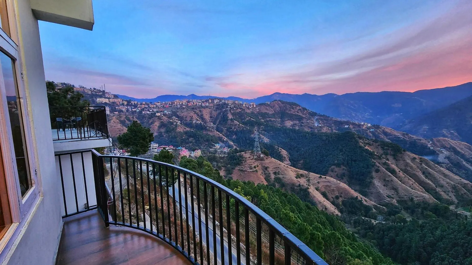 Royal Cedar Retreat Bed & Breakfast Shimla 0*,